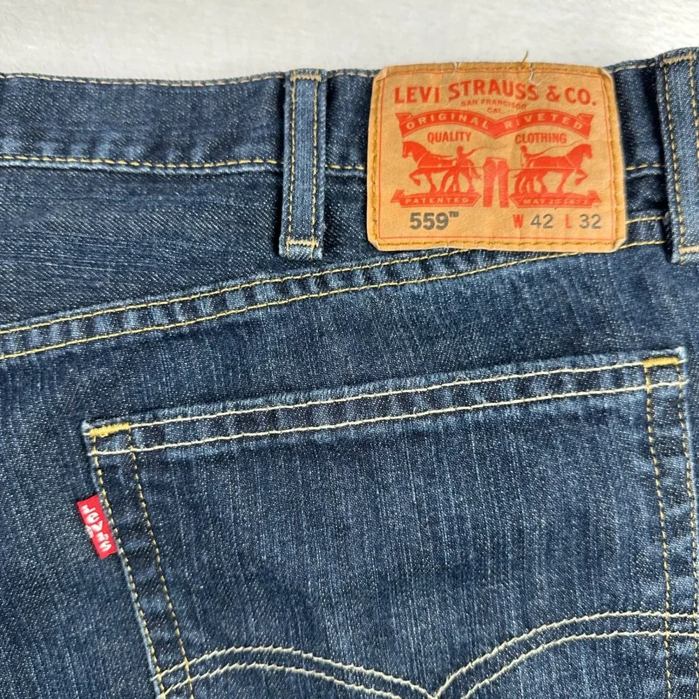 Levis 559 Relaxed Straight Jeans Mens 42x32 Dark Wash Blue Denim Pants